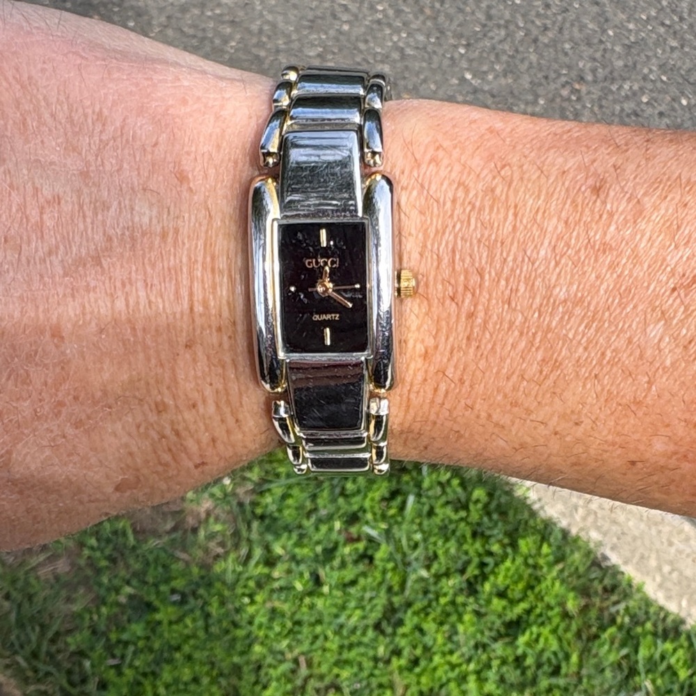 Vintage Gucci Silver and Black Quartz Watch